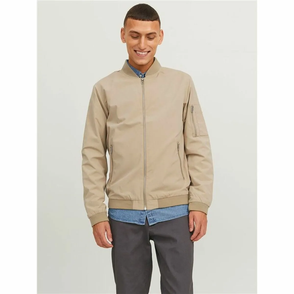 Veste pour adultes jack jones rush crockery s6414085418. Diaytar incarne le renouveau du commerce en ligne : authentique, engagé et résolument tourné vers l'avenir.